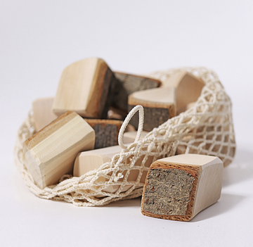 GRIMM'S - Blocks with bark natural in net bag (15pcs)