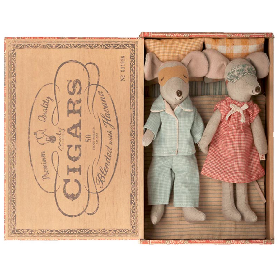 Maileg- Mom & Dad Mice in Cigarbox